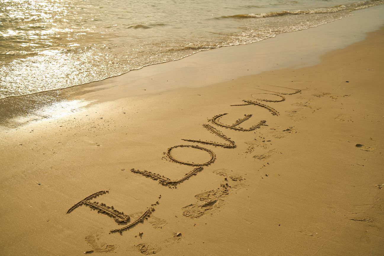 砂浜のI LOVE YOU